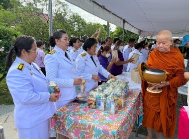 พิธีทำบุญตักบาตรเพื่อถวายเป็นพระราชกุศล ... พารามิเตอร์รูปภาพ 19